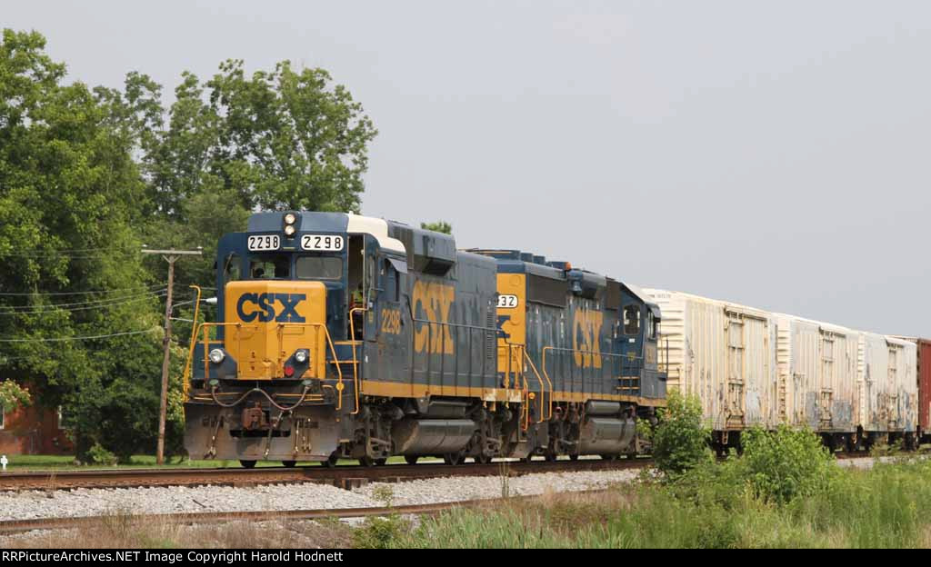 CSX 2298 leads train F720-26 